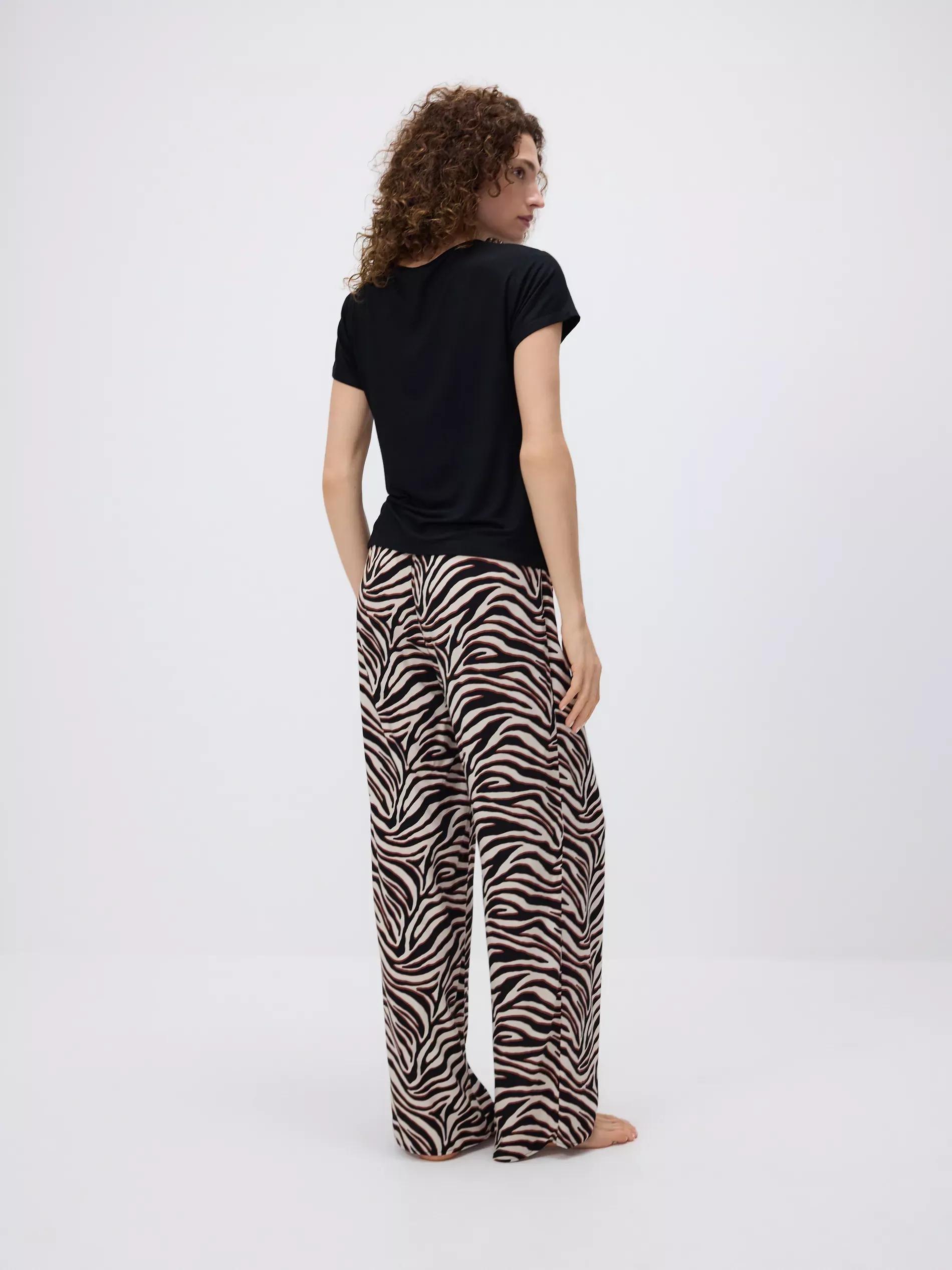 Black Two Piece Pyjama Set With Animal Print, Black, large image number 3