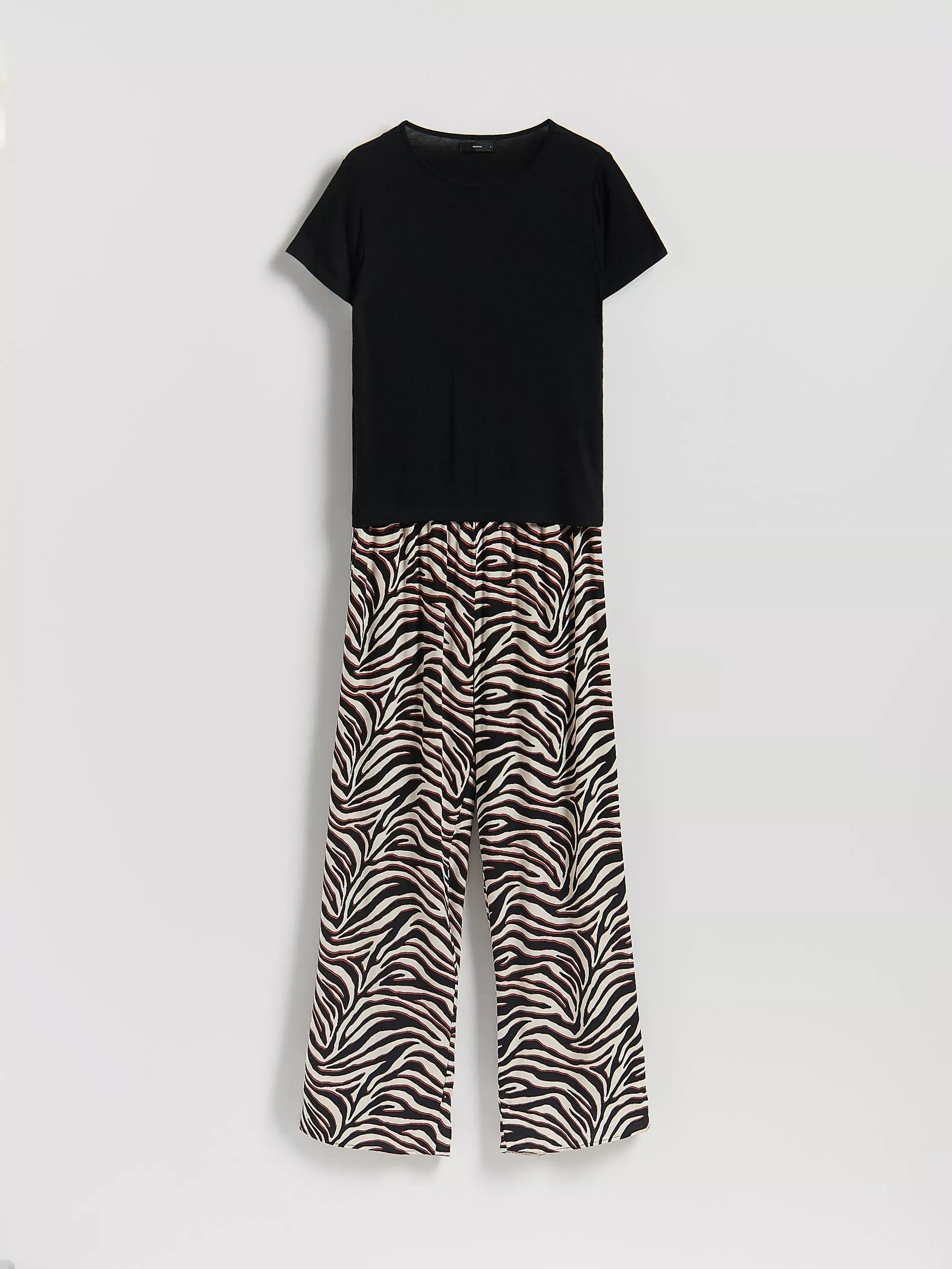 Black Two Piece Pyjama Set With Animal Print, Black, large image number 4