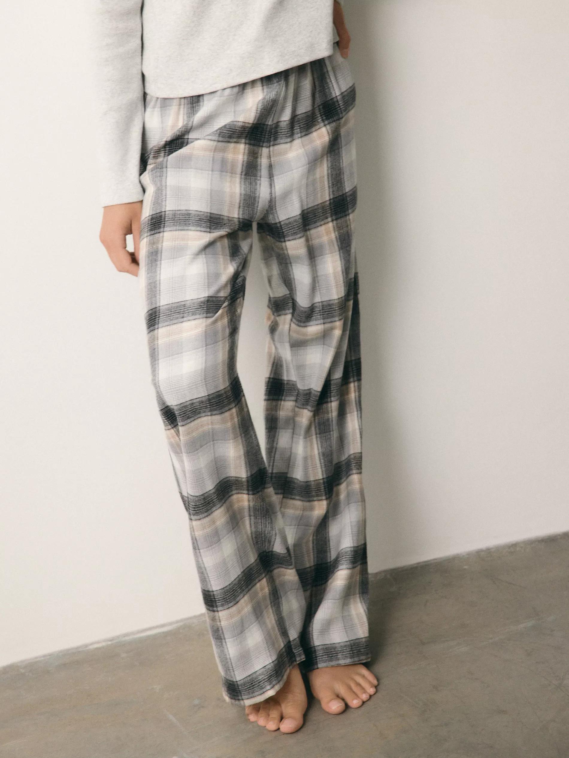 Grey Two Piece Pyjama Set With Bear Print, Light grey, medium