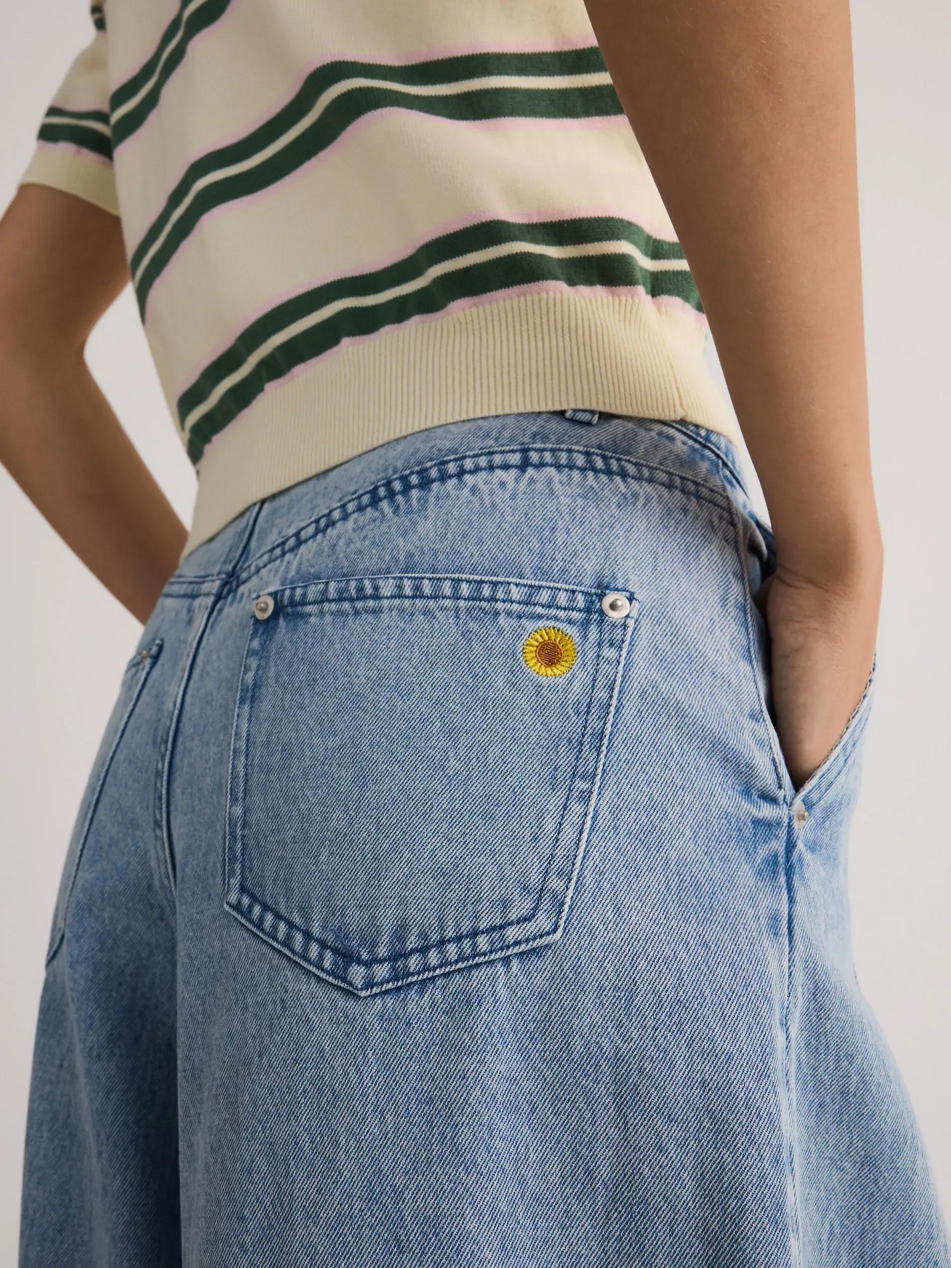 Blue Wide Leg Jeans With Embroidered Details, , large image number 3