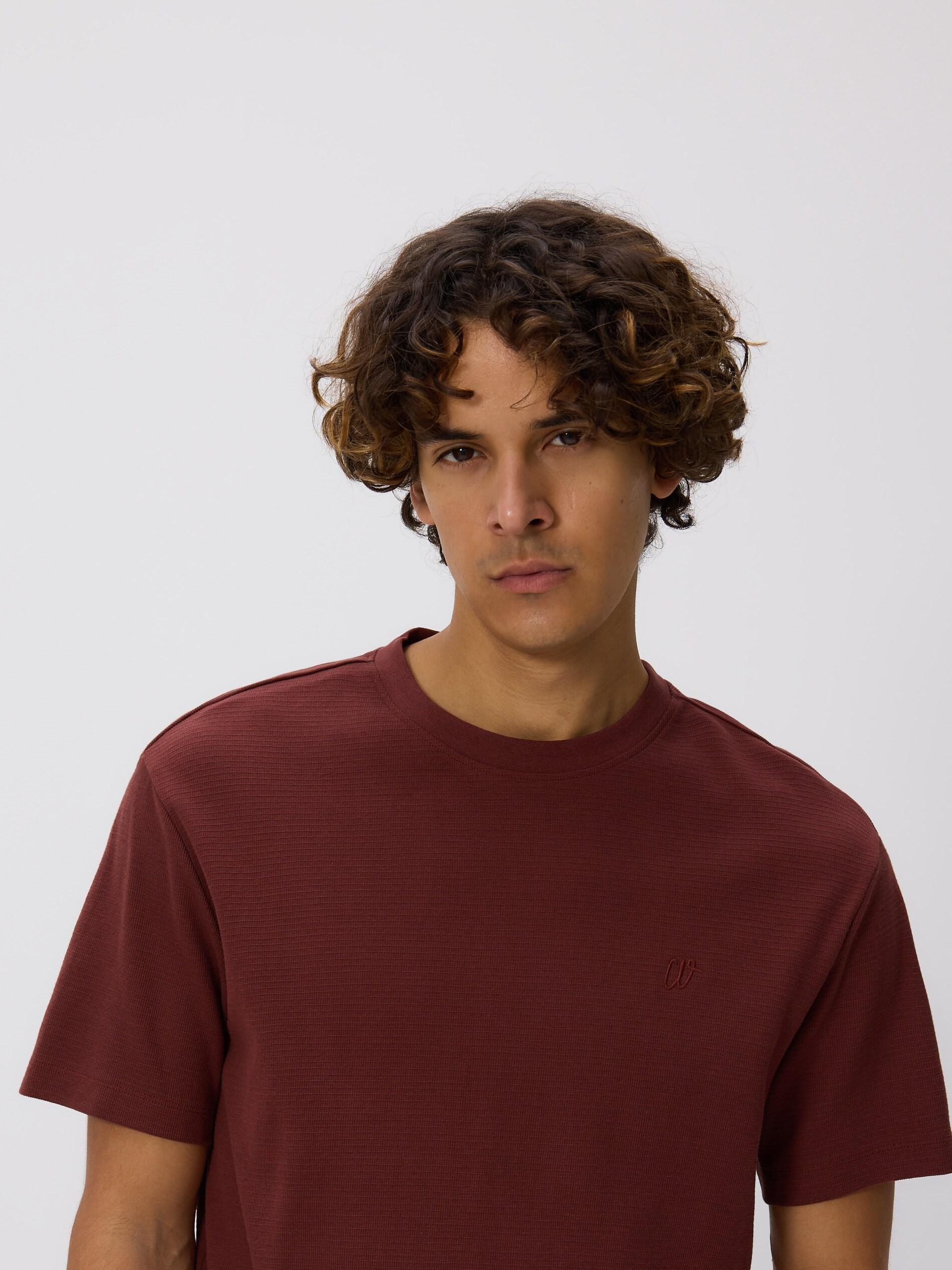 Maroon Comfort Fit Structural Fabric T-Shirt, Burgundy, large image number 1