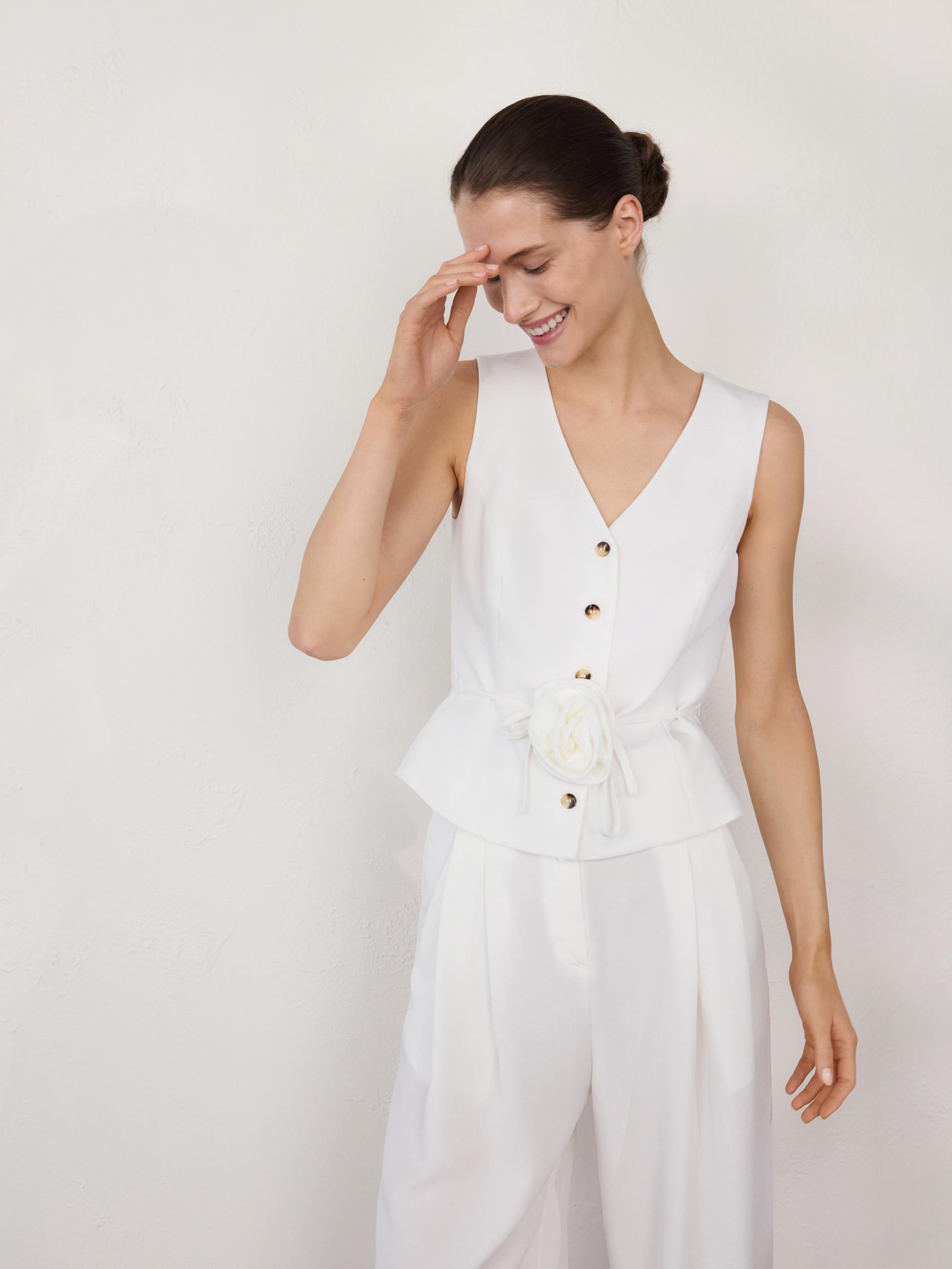 Cream Vest with high lyocell content, , large image number 1