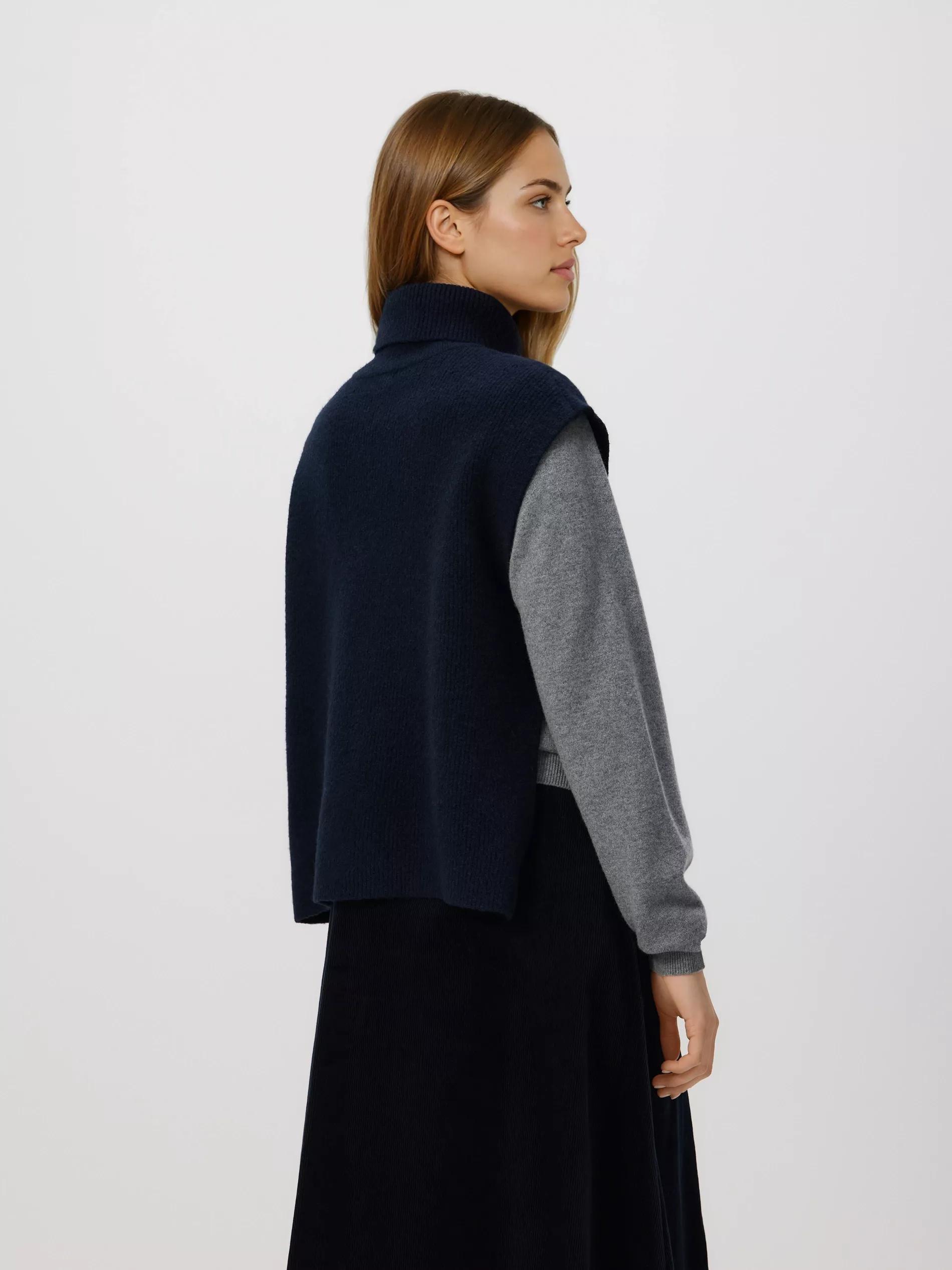 Navy Knitted Fabric Turtle-Neck Vest, Navy, large image number 3