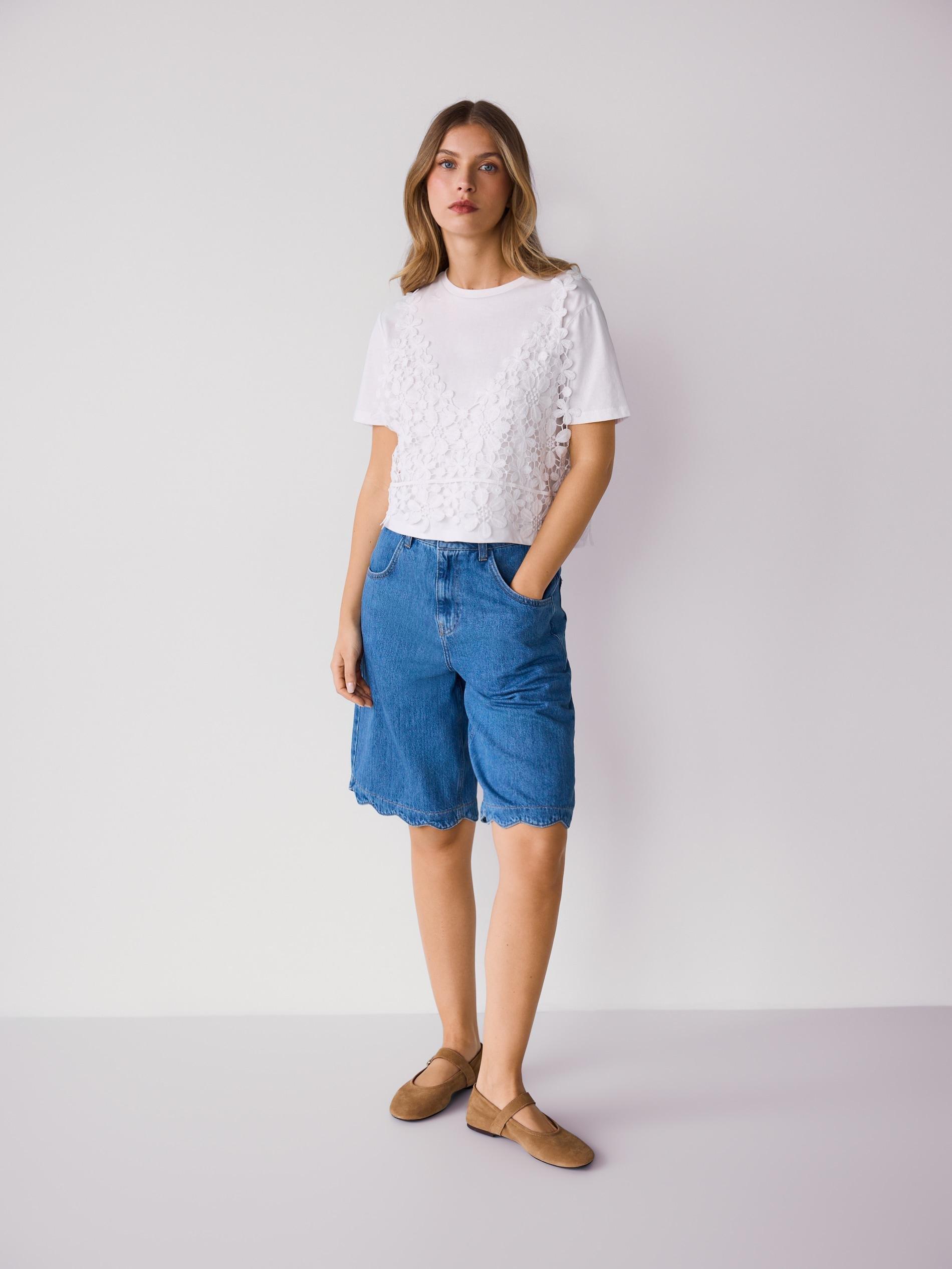 White T-Shirt With A Crocheted Applique, White, medium