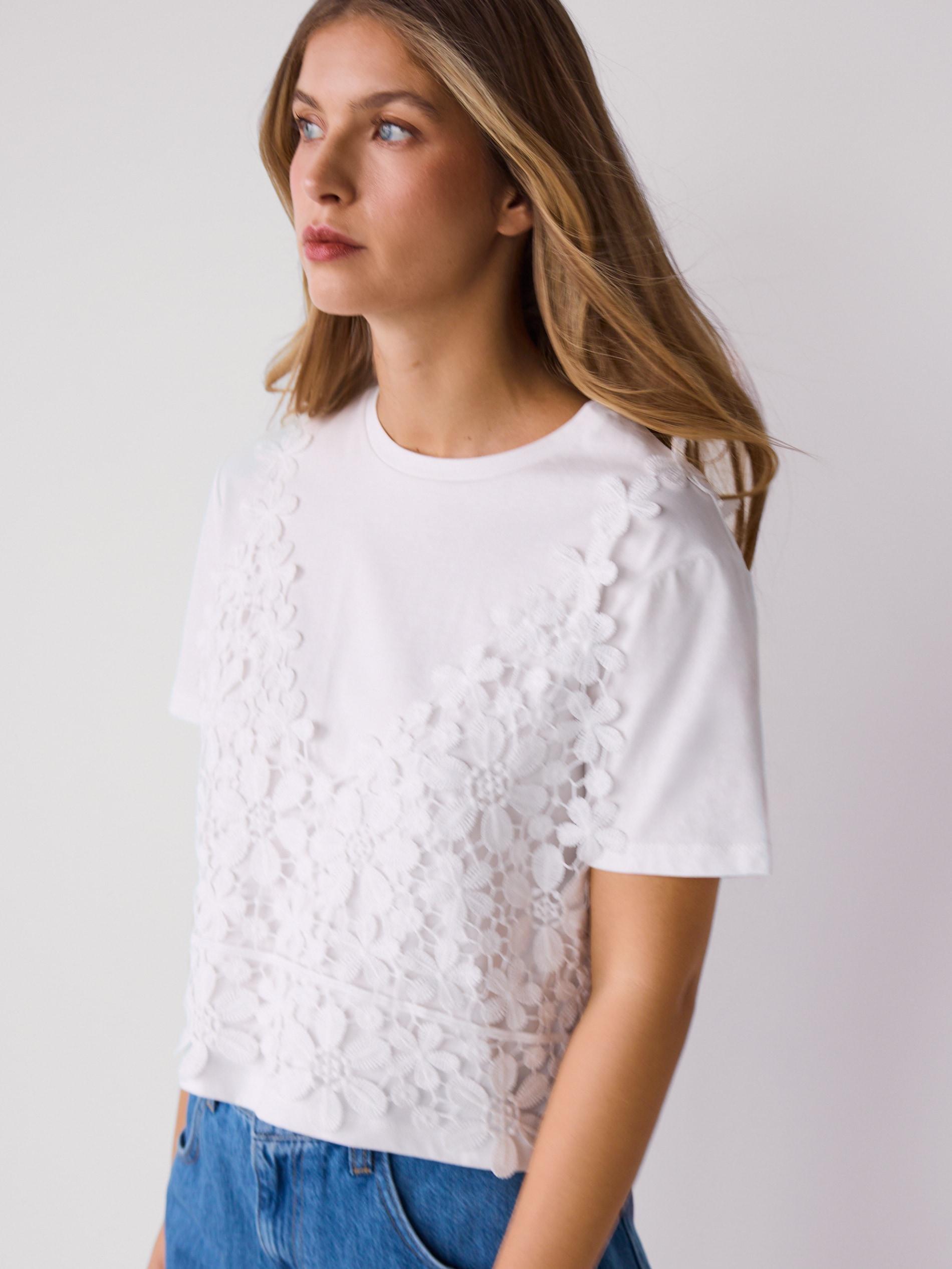 White T-Shirt With A Crocheted Applique, White, medium