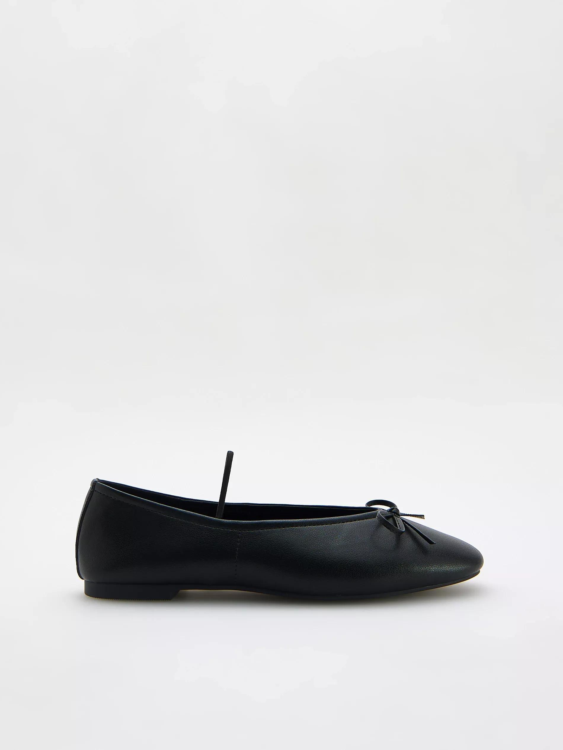 Black Leather Ballet Flats With Strap, , medium