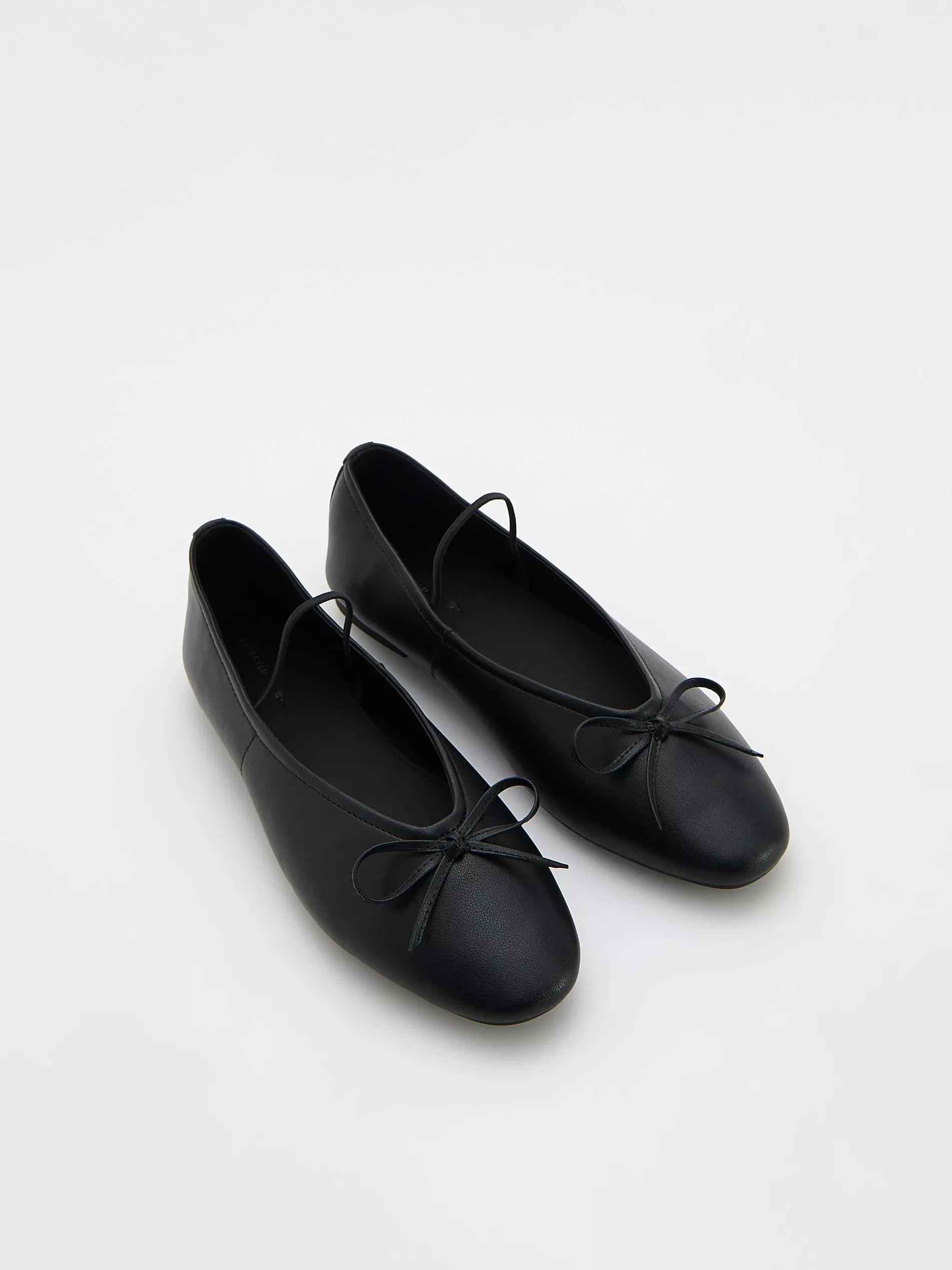 Black Leather Ballet Flats With Strap, , large image number 1