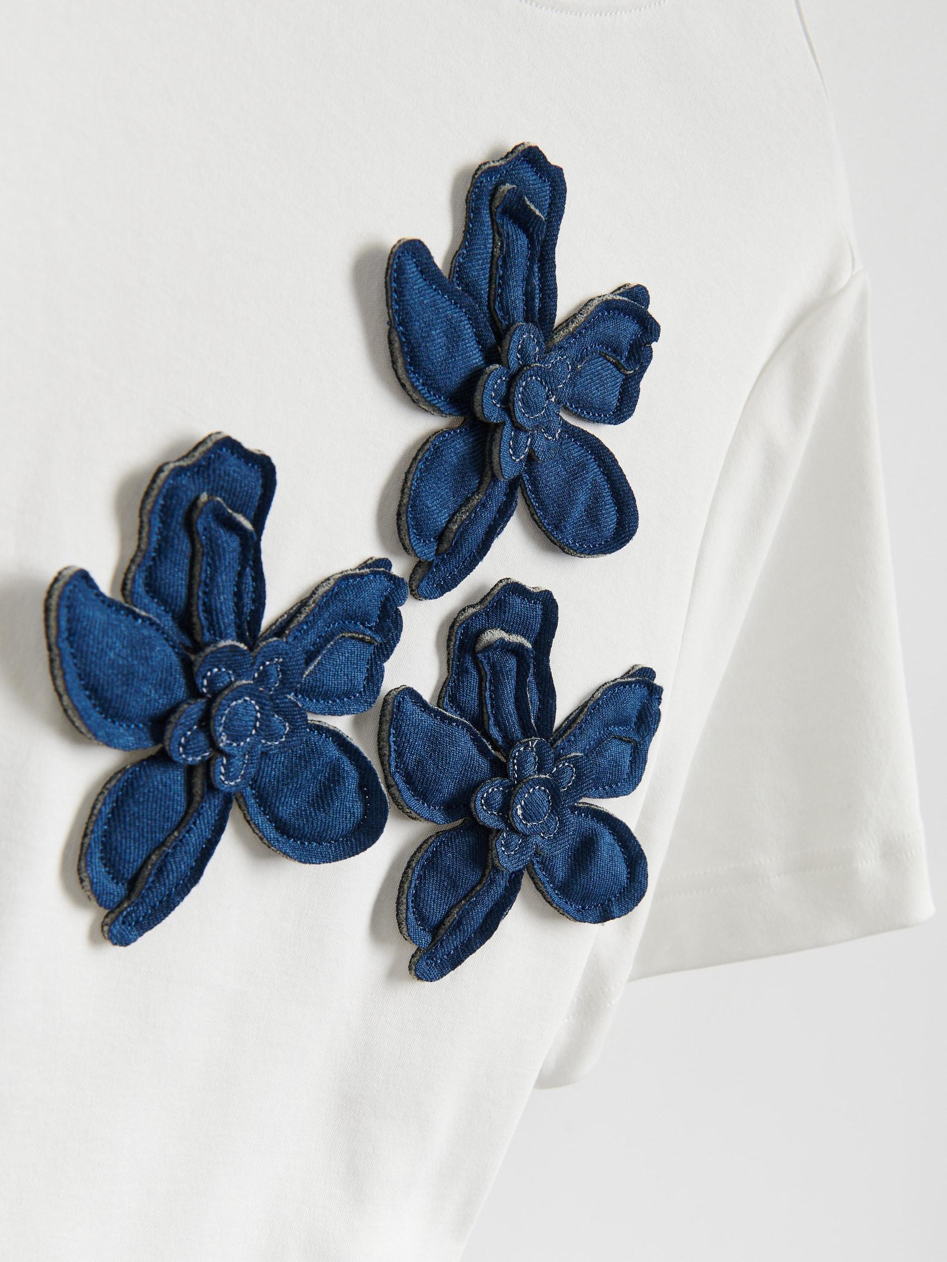 White T-Shirt With Flower Applique, 7401_00C, large image number 1