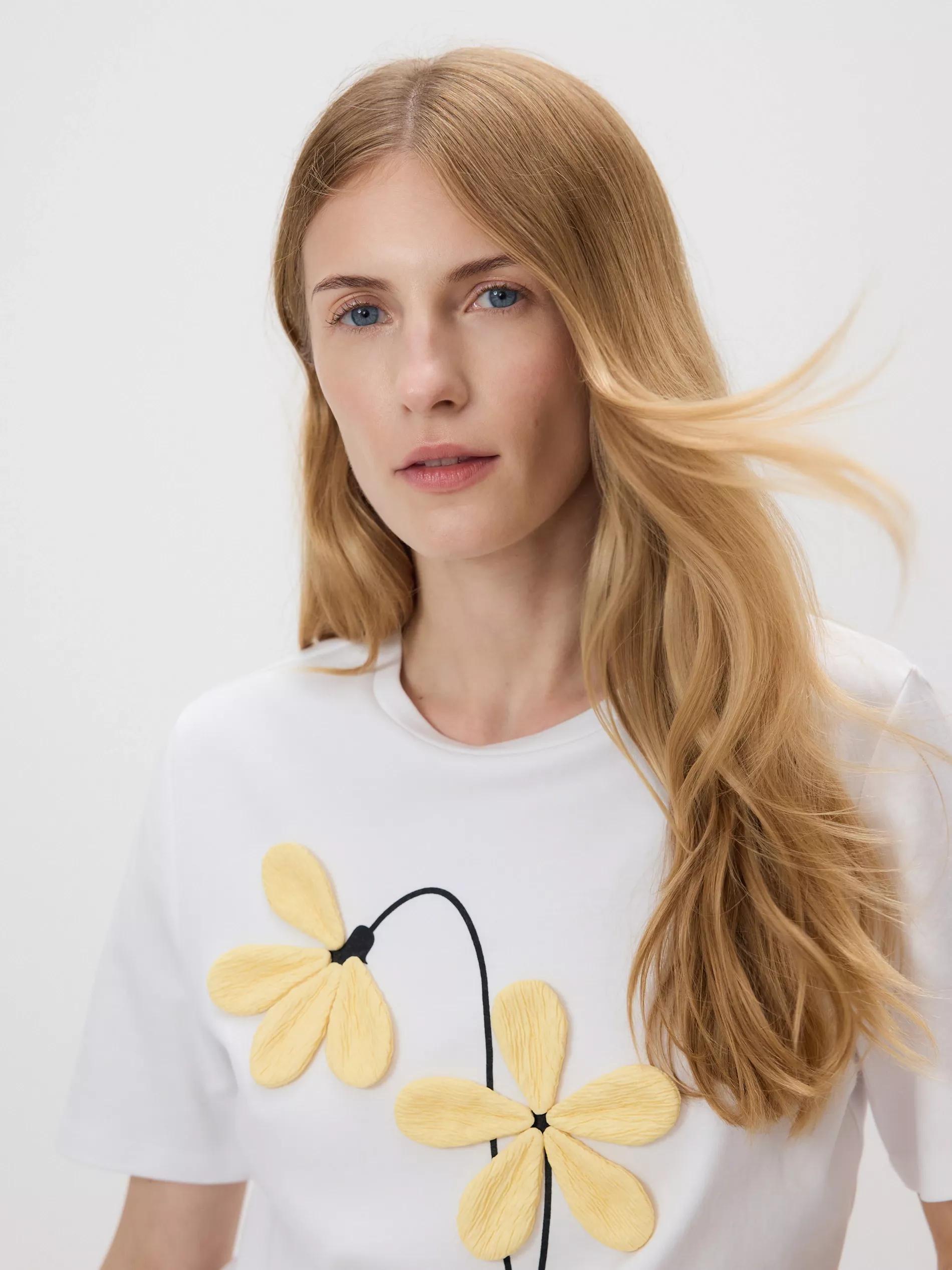Cream T-Shirt With Flower Applique, Ivory, medium