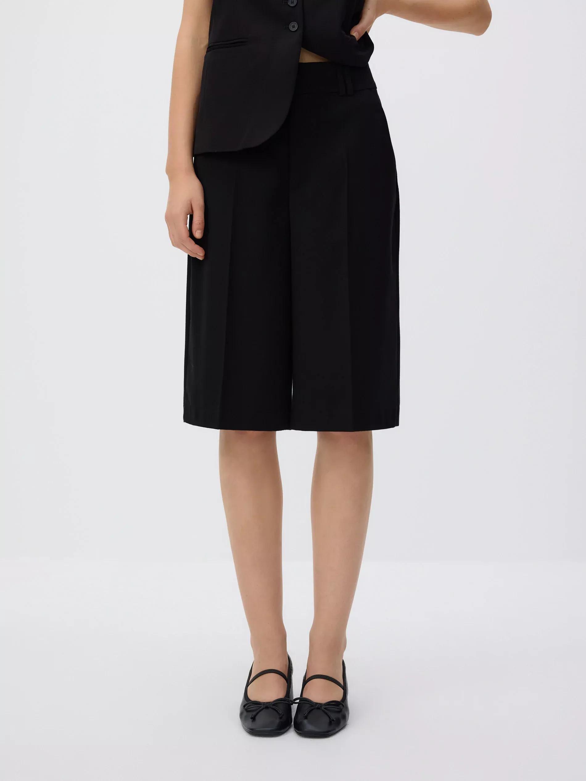 Black Bermuda Shorts With Pressed Crease, Black, medium