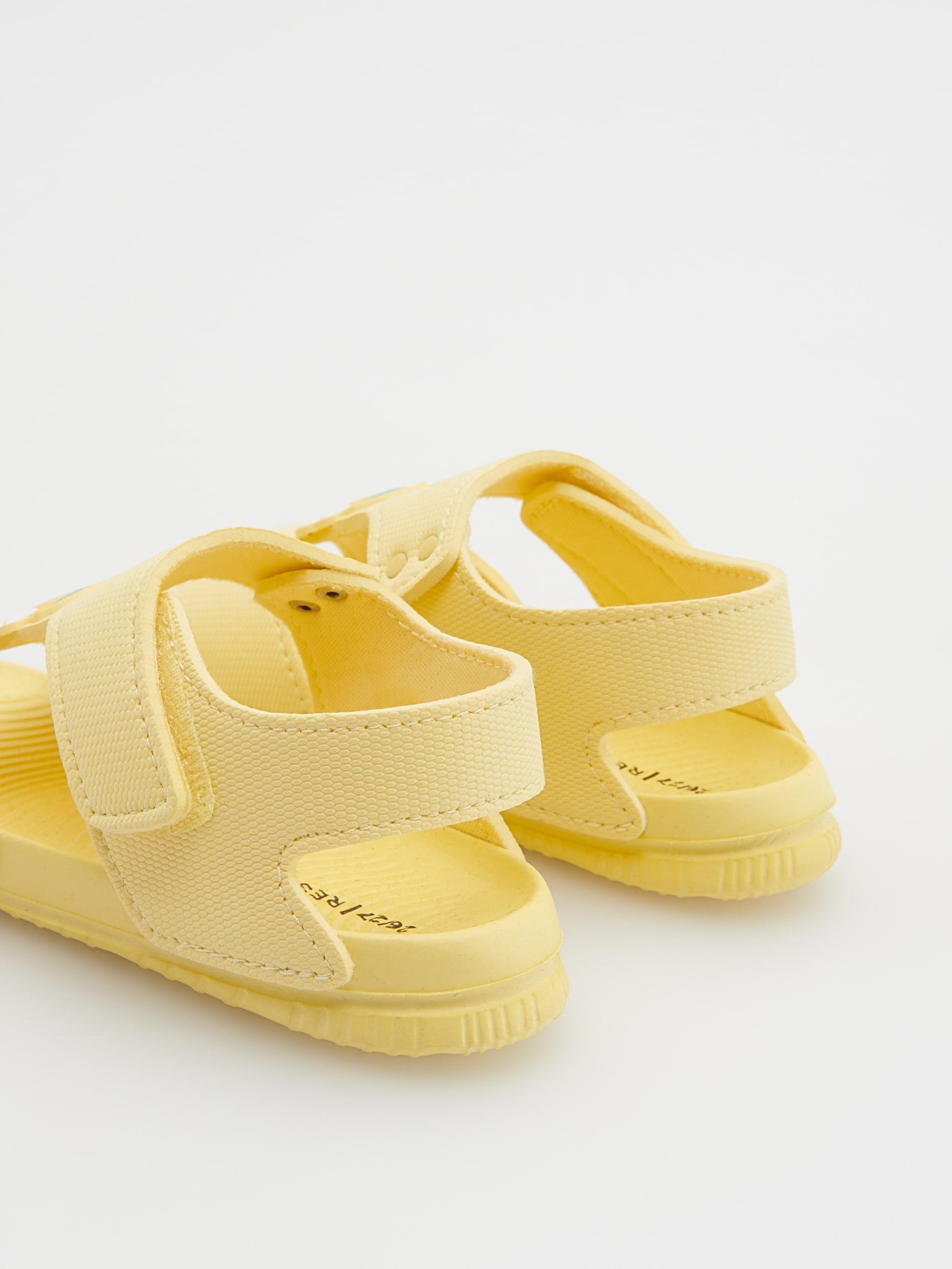 Baby girl 2024 yellow sandals