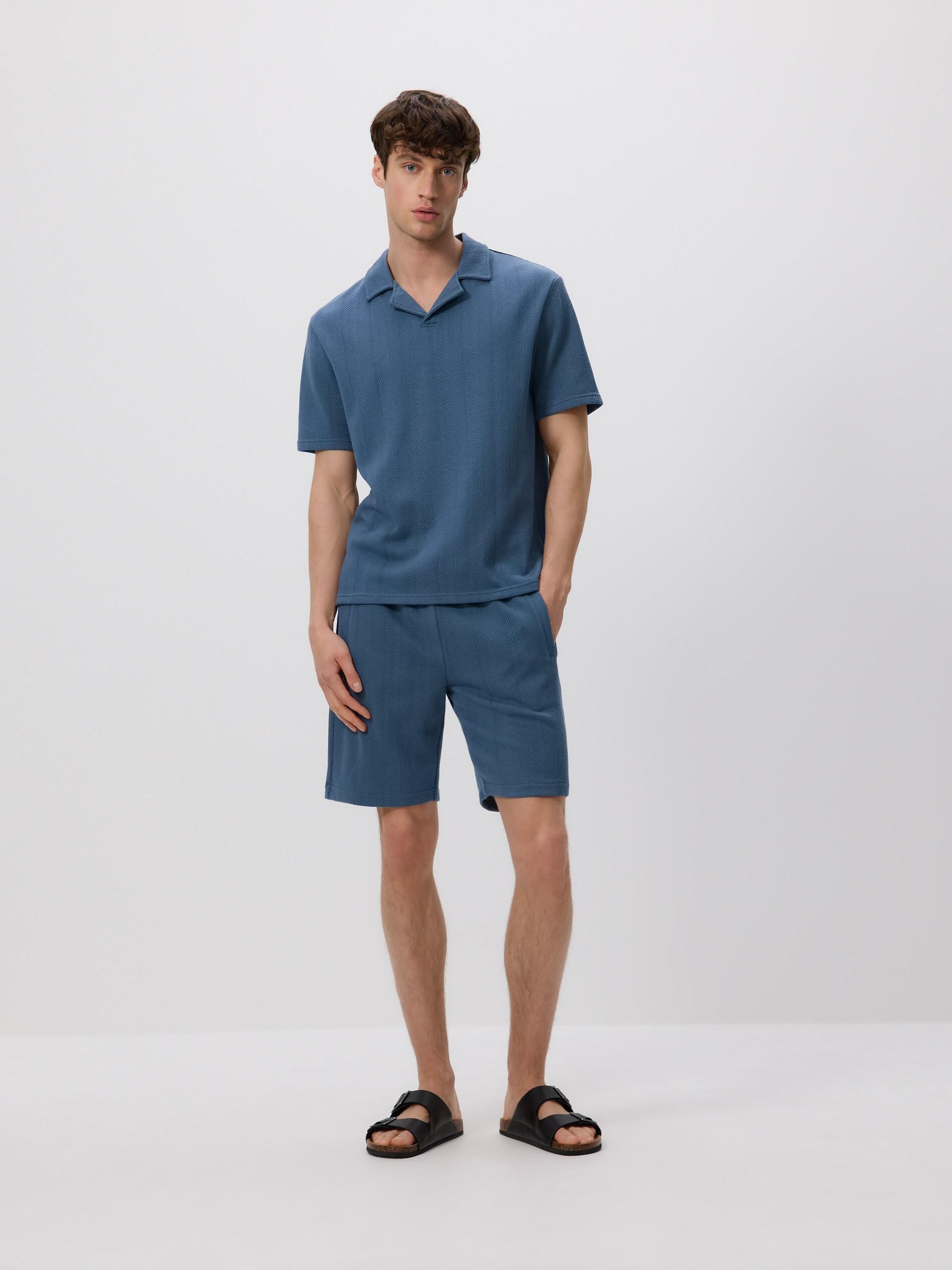 قميص بولو كحلي بقصة مريحة من قماش مُهيكل, Blue, large image number 1