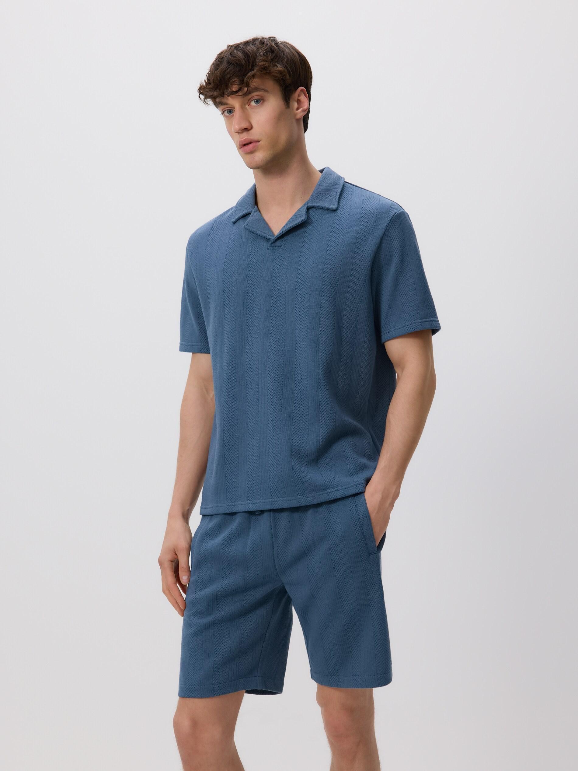 قميص بولو كحلي بقصة مريحة من قماش مُهيكل, Blue, large image number 2