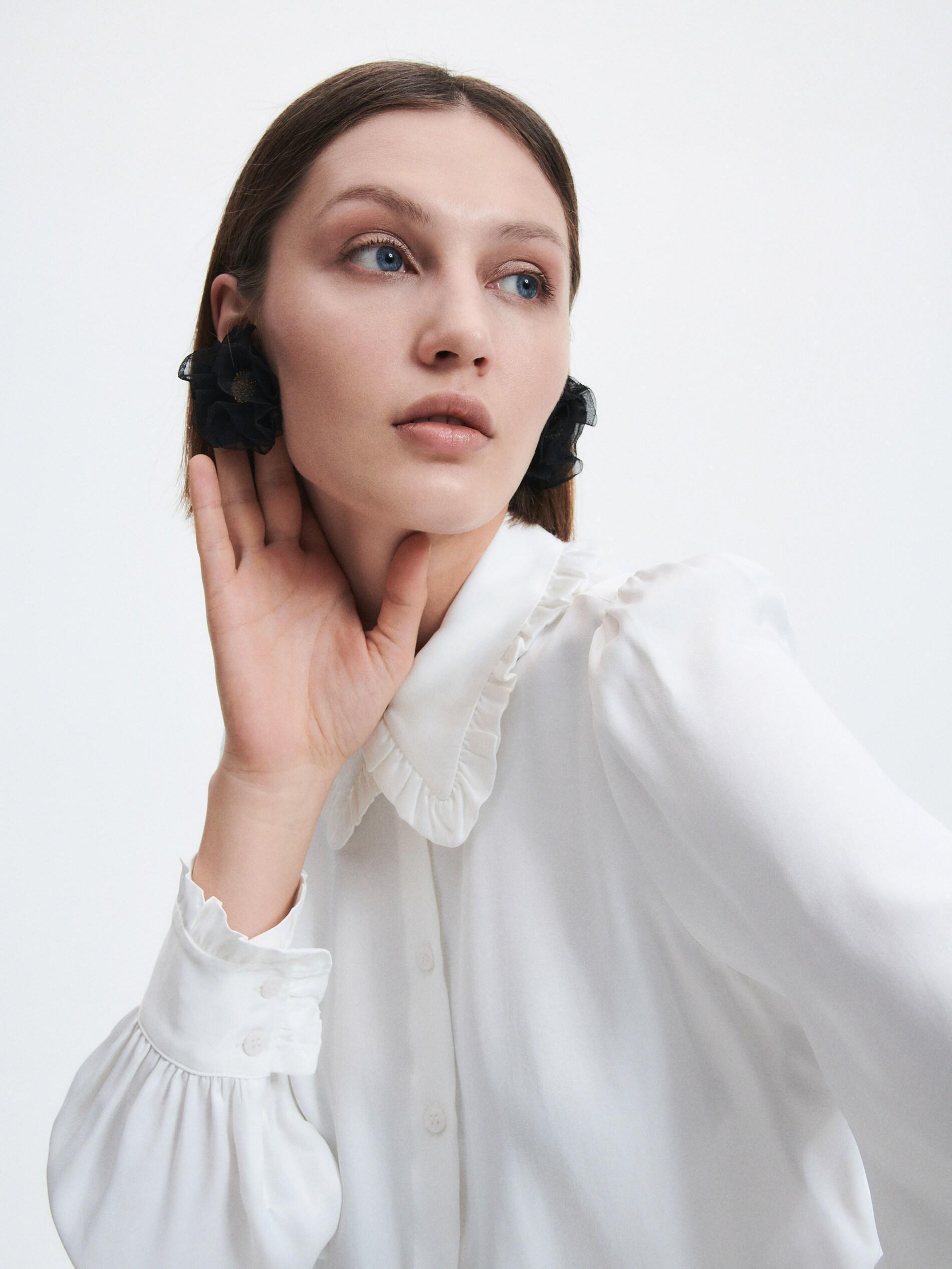 Black Flower-Shaped Earrings, , large image number 1