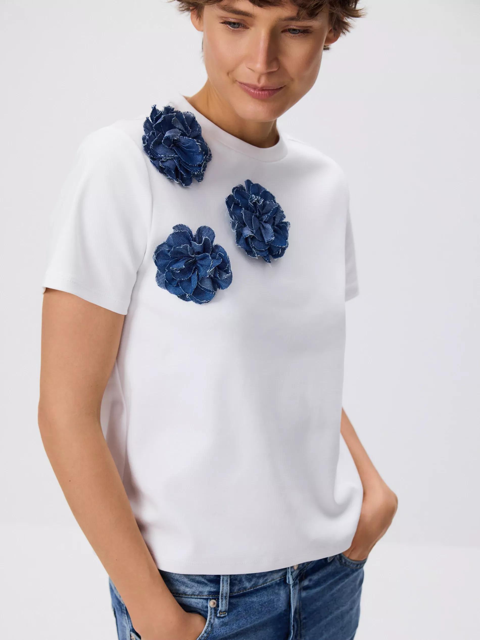 White T-Shirt With Flower Applique, , large image number 0