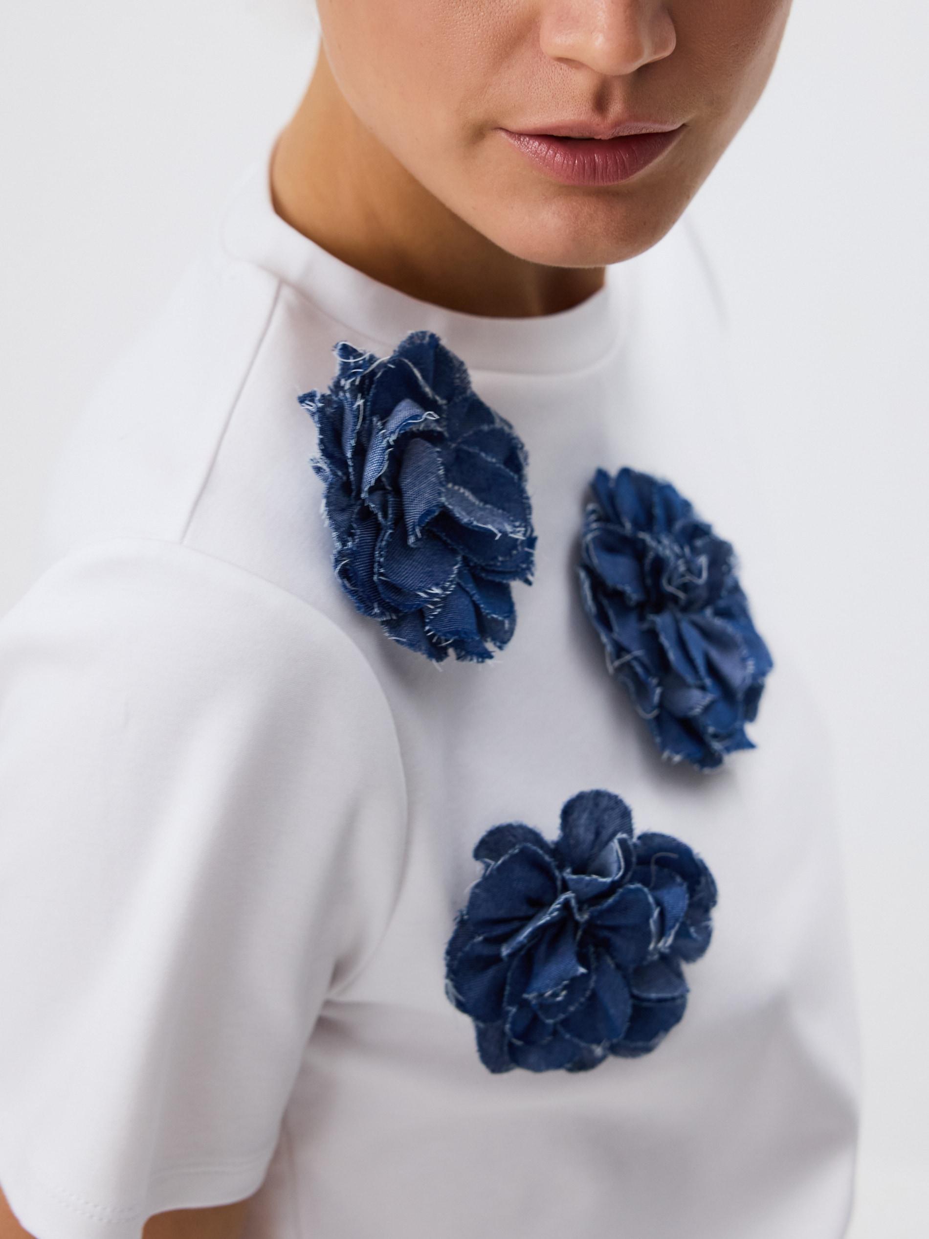 White T-Shirt With Flower Applique, , large image number 2