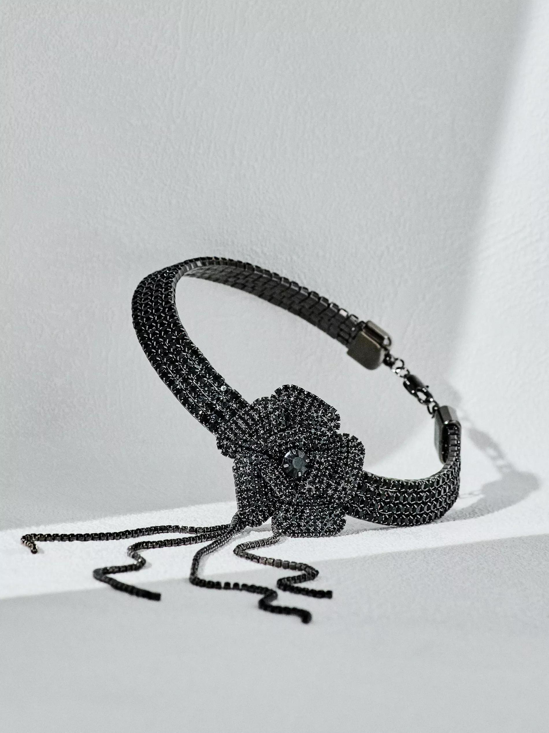 Black Necklace, Grey, large image number 5
