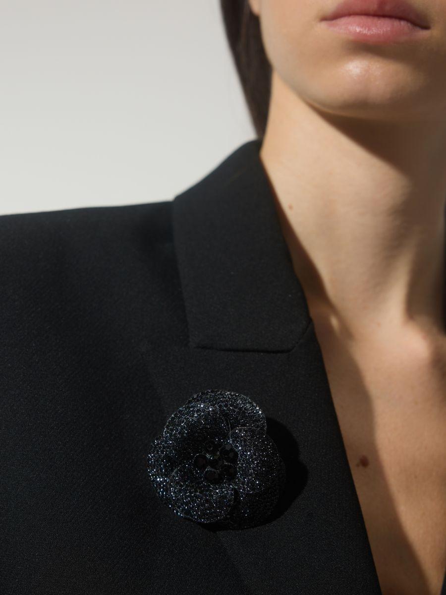 Black Brooch, Grey, large image number 1