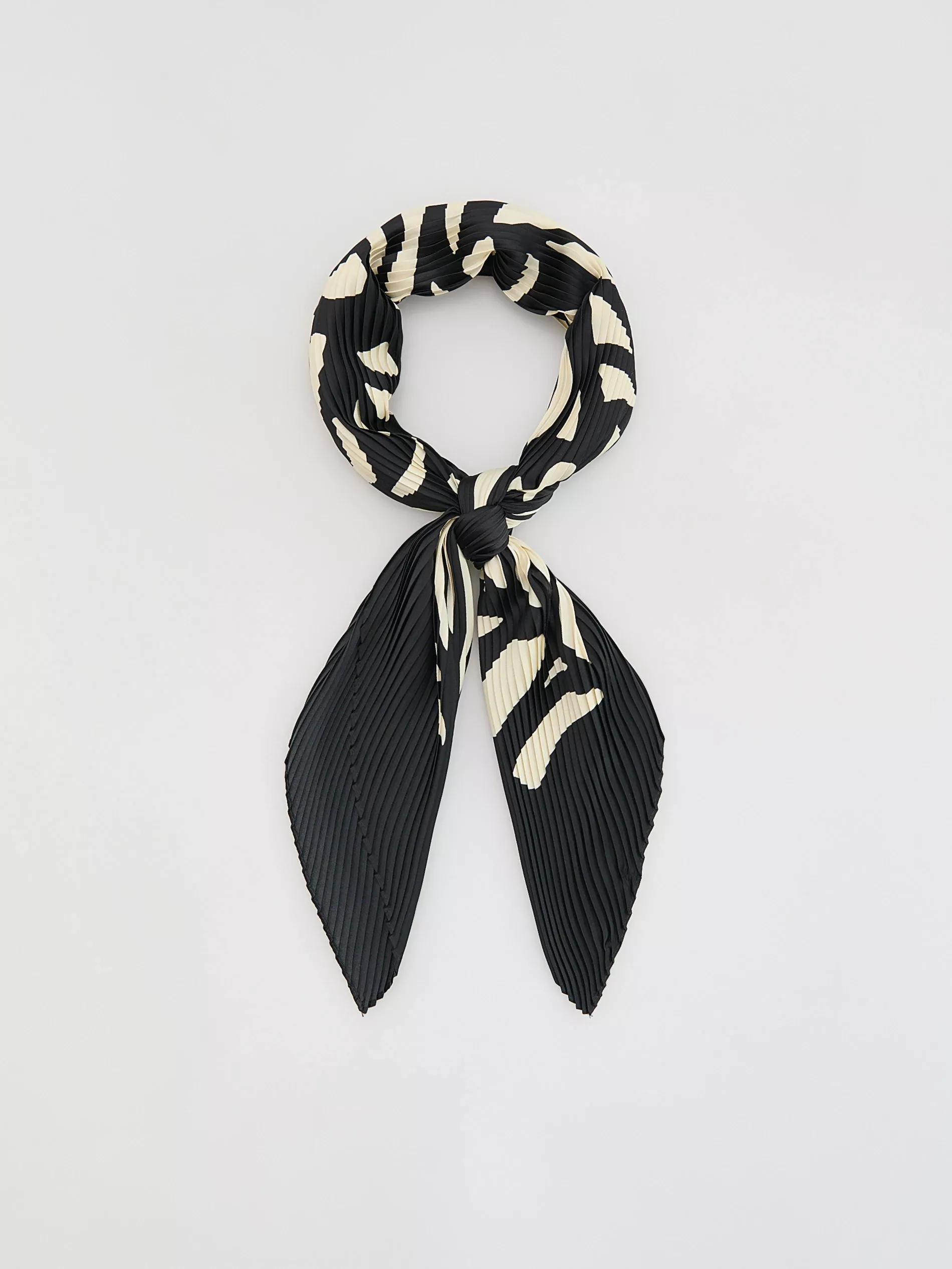 BLACK Pleated scarf, Black, large image number 1