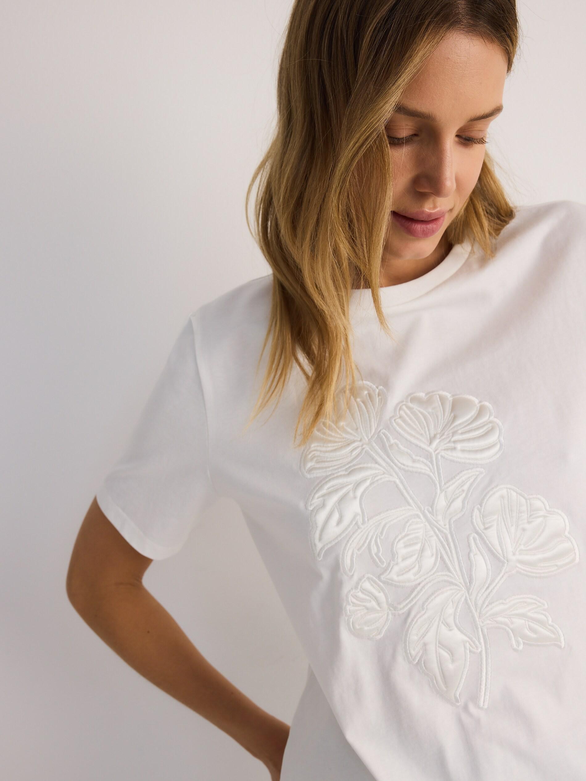 White Embossed Casual T-Shirt, White, medium