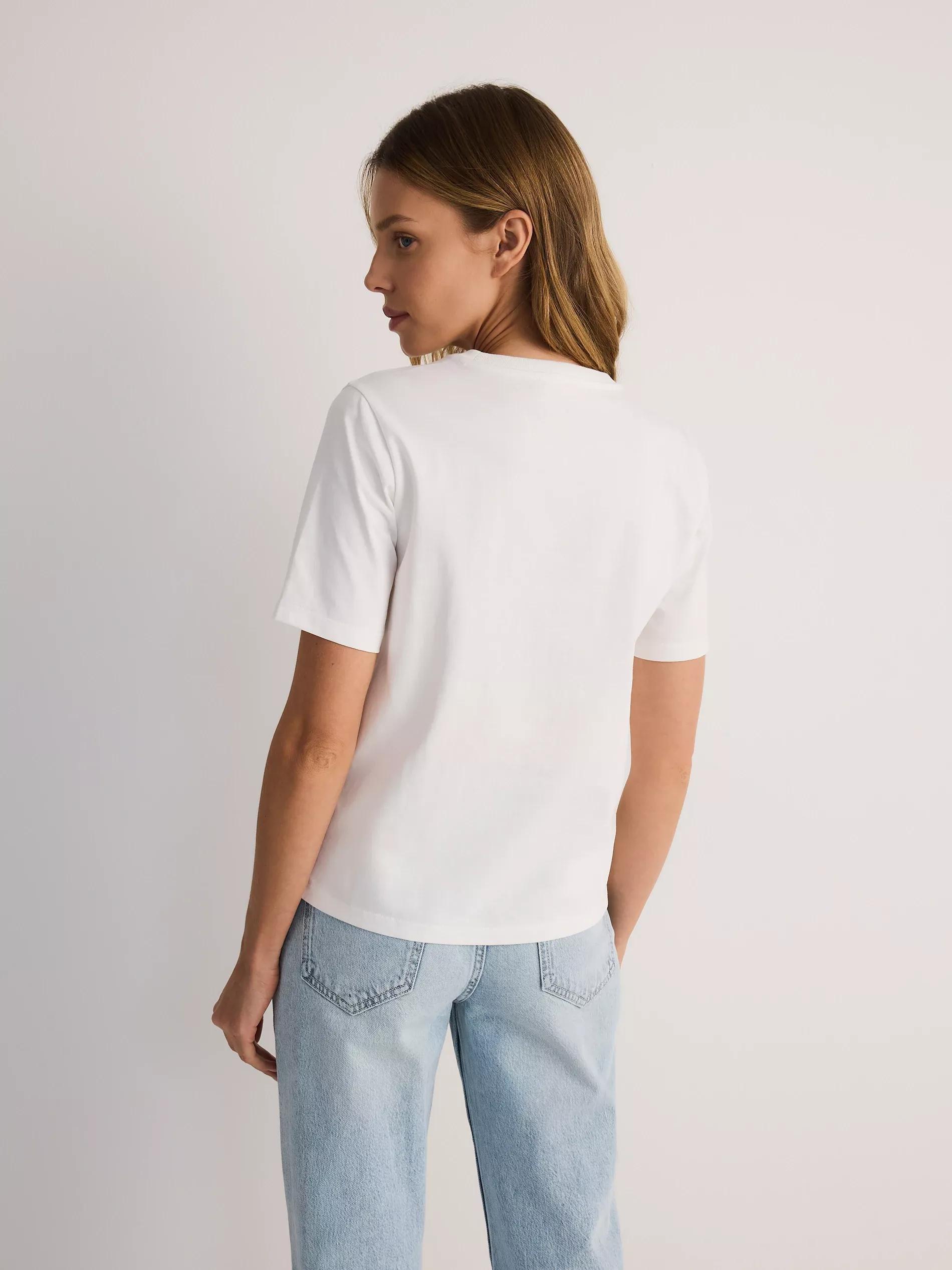 White Embossed Casual T-Shirt, , large image number 4