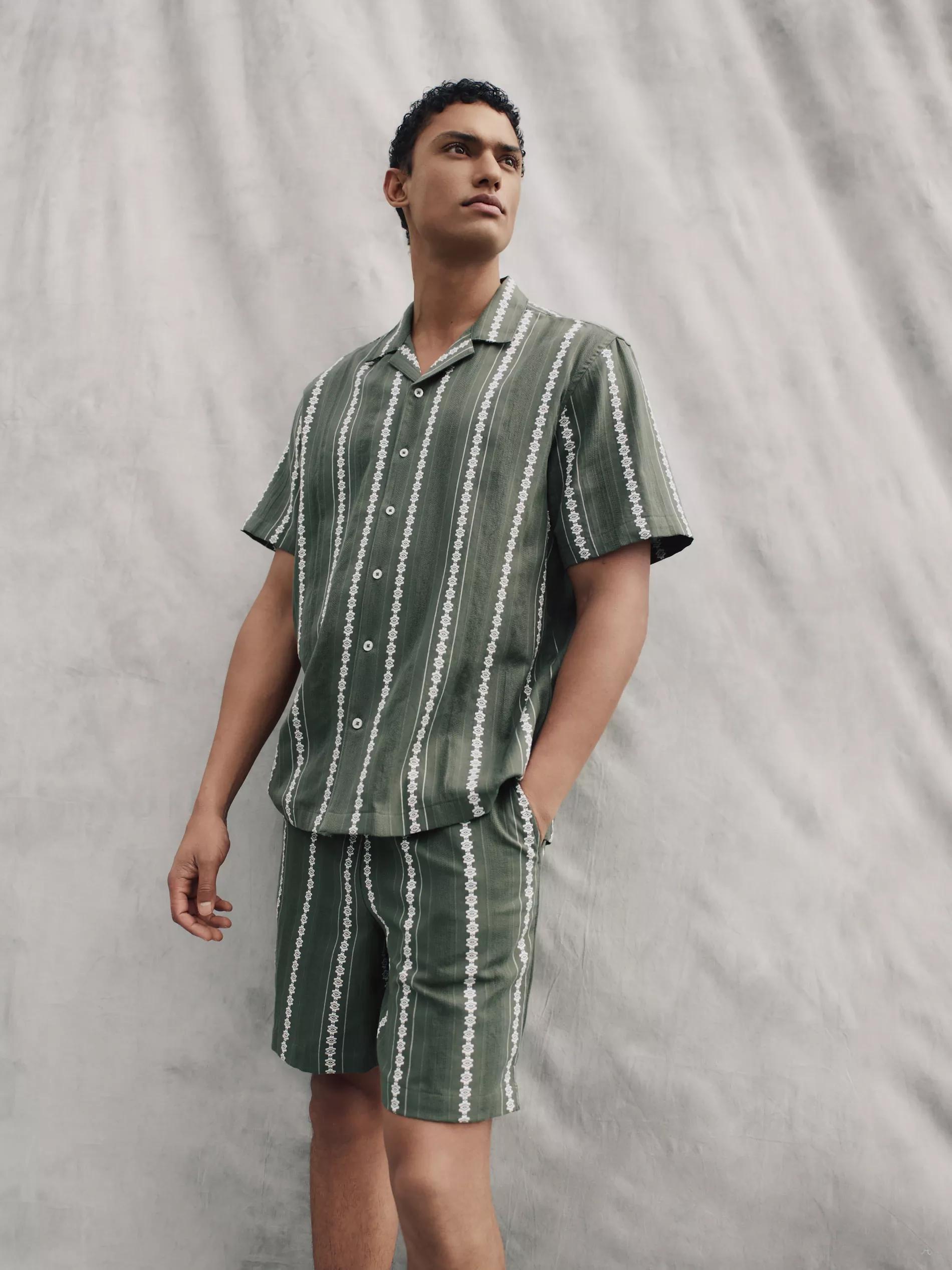 Green Structured Regular Fit Shorts, , large image number 1