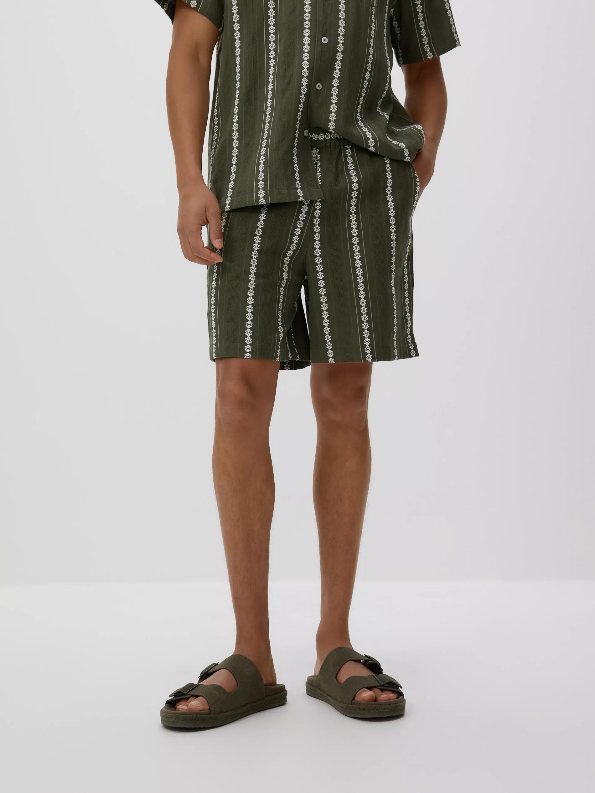 Green Structured Regular Fit Shorts, Khaki, large image number 3