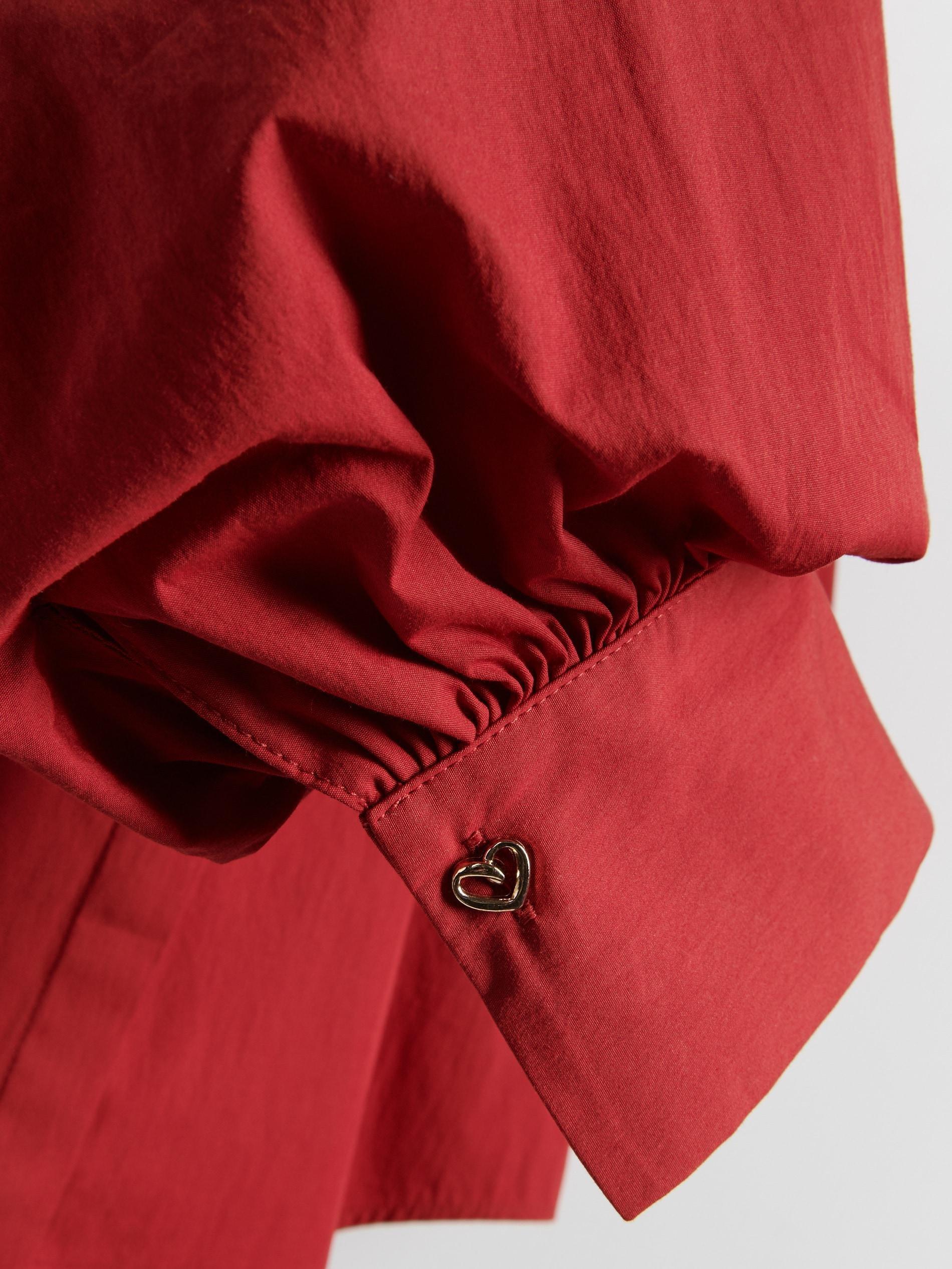 Red Shirt, Red, large image number 1