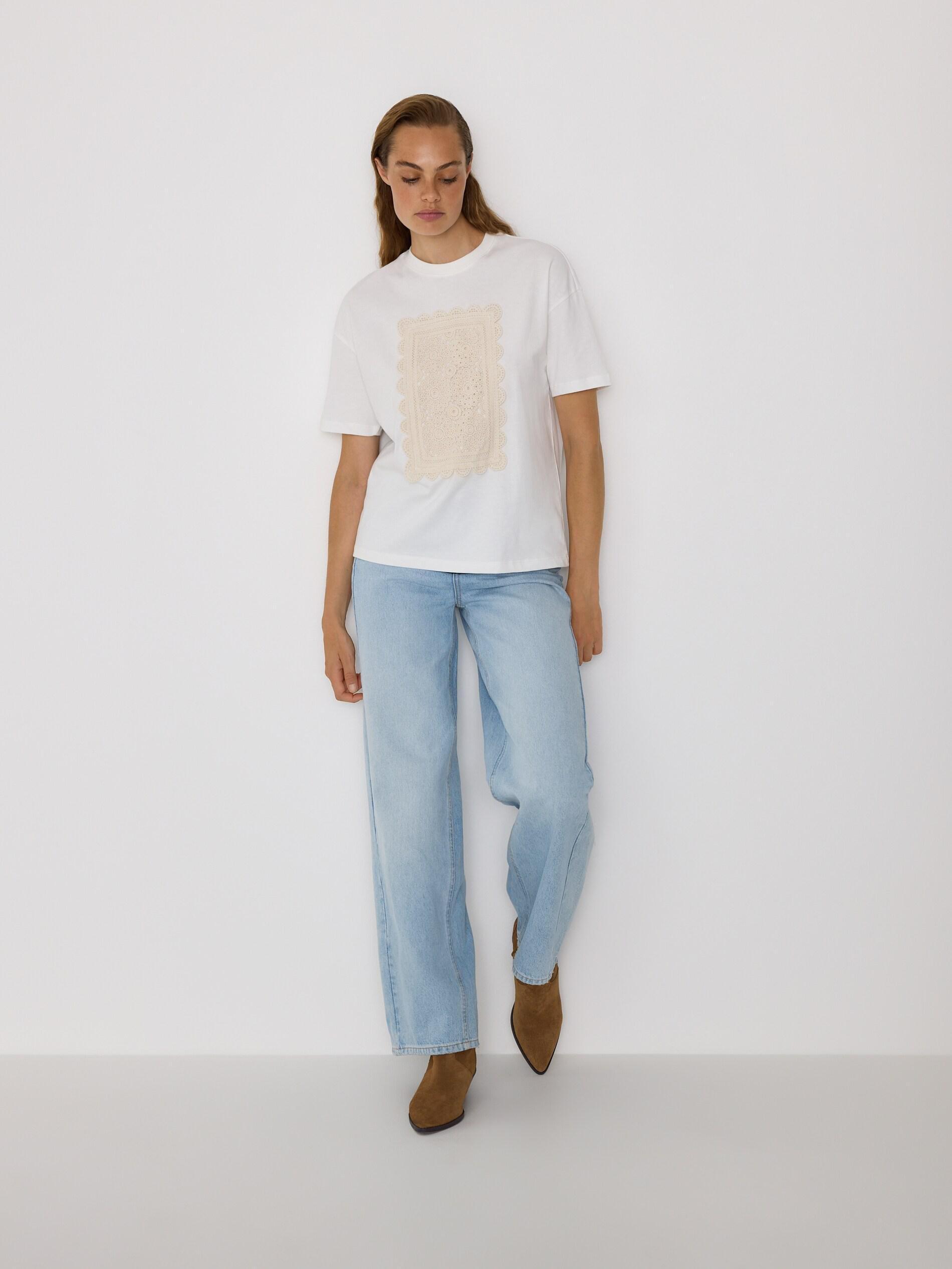 CREAM T-shirt with embroidered appliquأ©, Ivory, medium