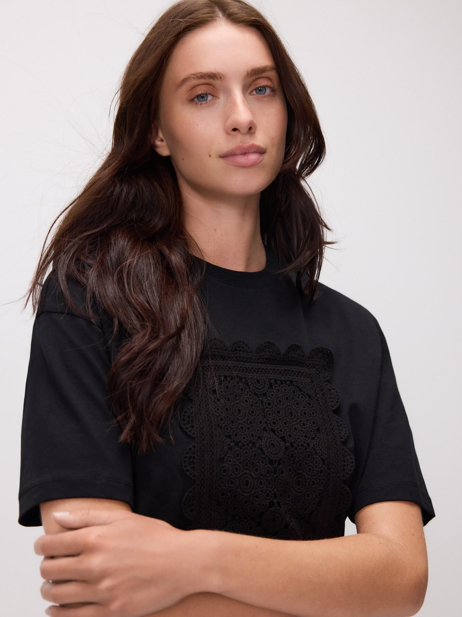 BLACK T-shirt with embroidered appliquأ©, Black, medium