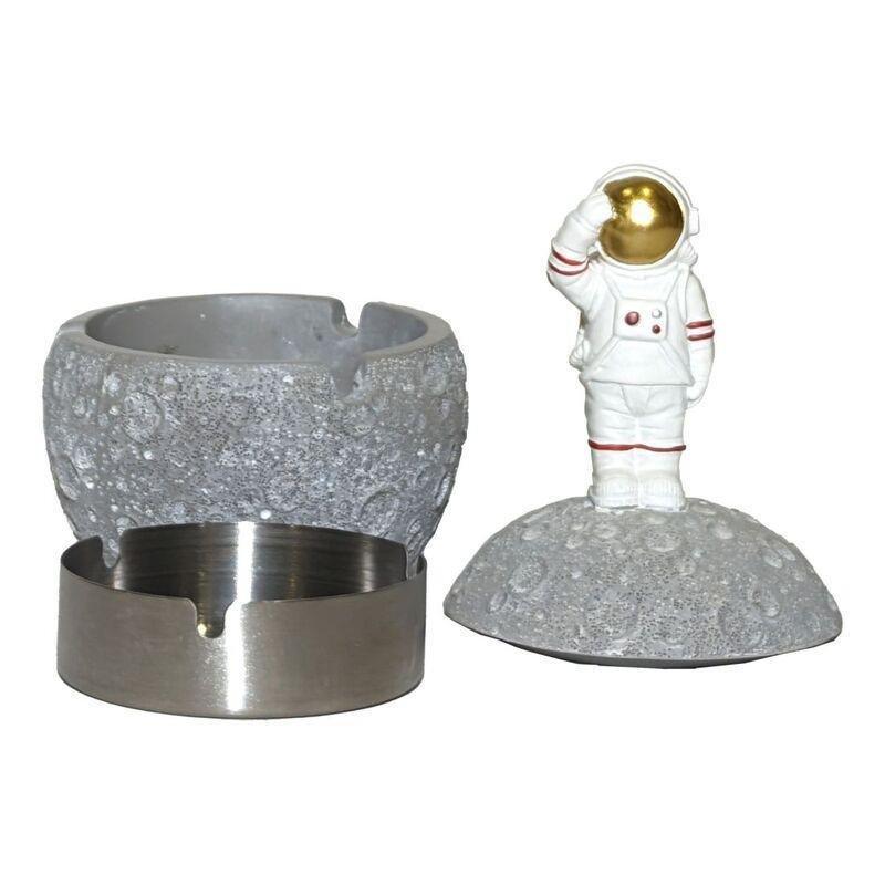 Roomours Astronaut Resin Ashtray - Gold (13.2 x 21 cm), , large image number 1