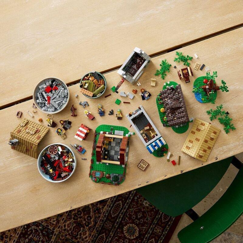 LEGO Icons Medieval Town Square Building Set 10332 Building Set (3304 pieces), , large image number 4