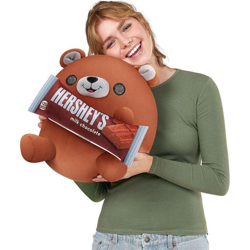 Snackles Series 2 Bear Holding Plush Hershey's Milk Chocolate, , large image number 1