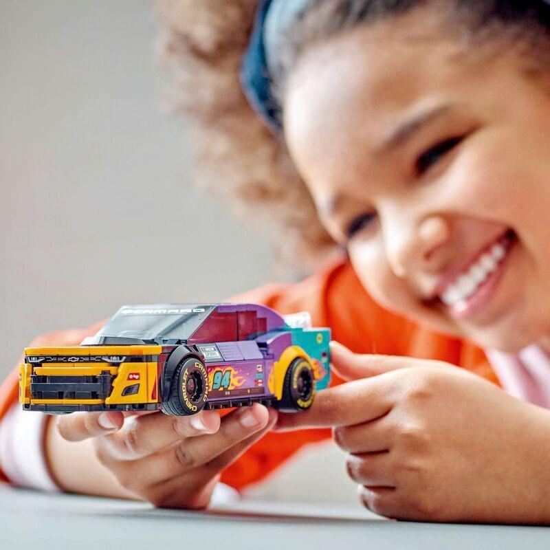 LEGO Speed Champions NASCAR Next Gen Chevrolet Camaro ZL1 76935 (328 pieces), , large image number 4