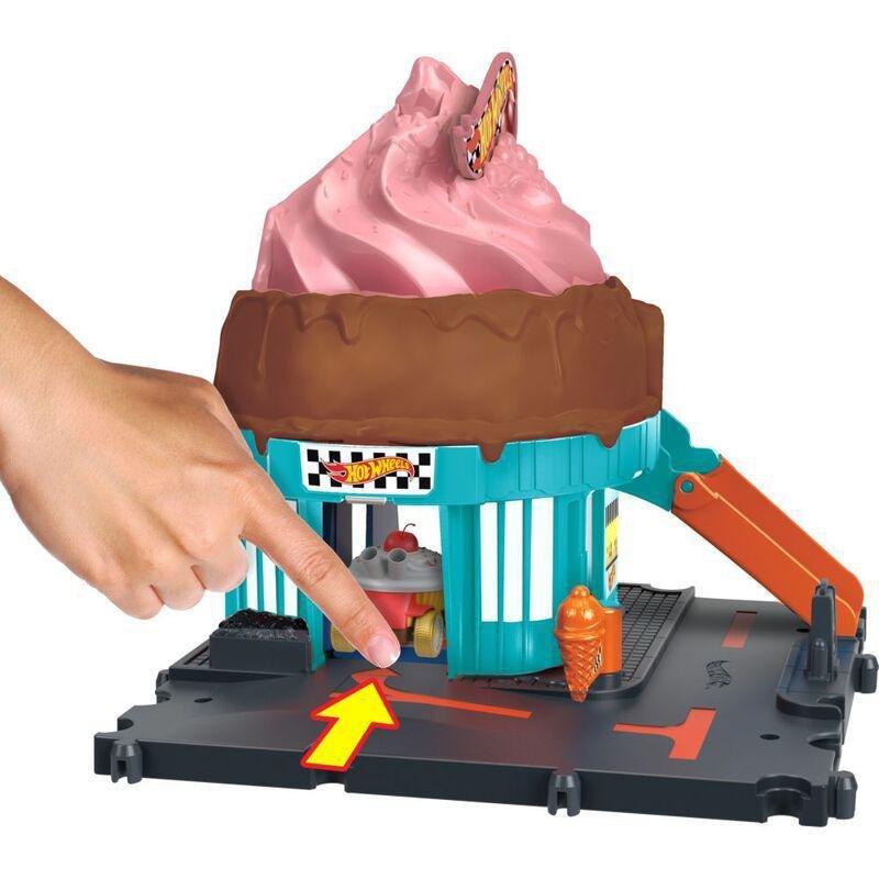 Hot Wheels City Downtown Ice Cream Shop With 1 Hot Wheels Car Playset, , large image number 2