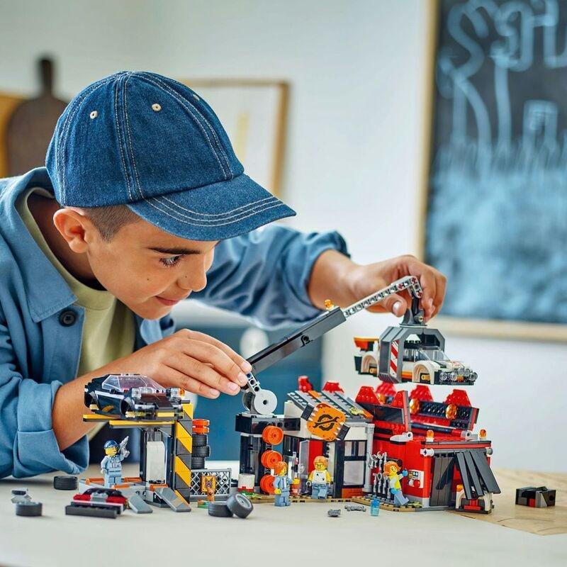 LEGO City Scrapyard With Cars 60472 (871 Pieces), , large image number 2