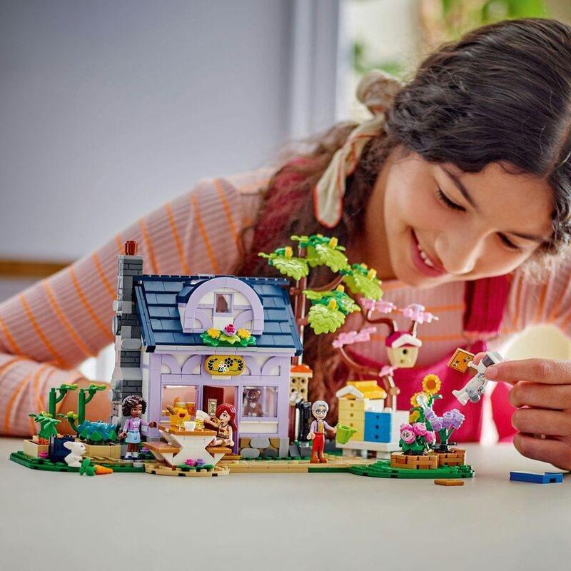 LEGO Friends Beekeepers' House And Flower Garden 42669 (1161 Pieces), , large image number 1