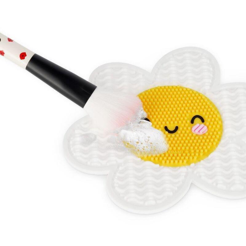 Legami Brush It Off!- Make Up Brush Cleaning Pad - Daisy, , large image number 2
