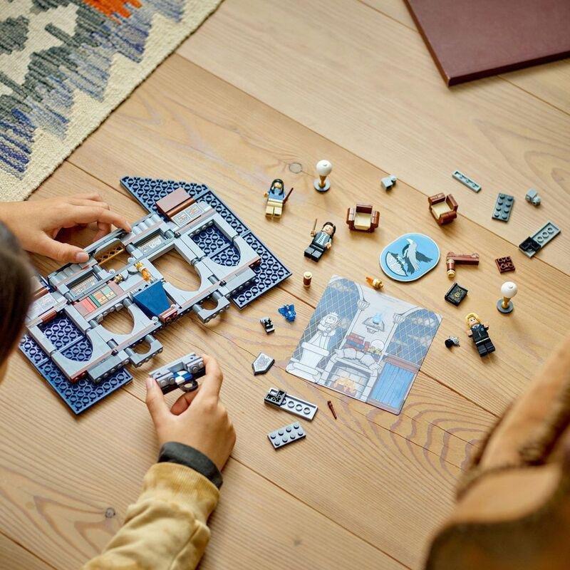 LEGO Harry Potter Ravenclaw House Banner 76411 (305 Pieces), , large image number 2