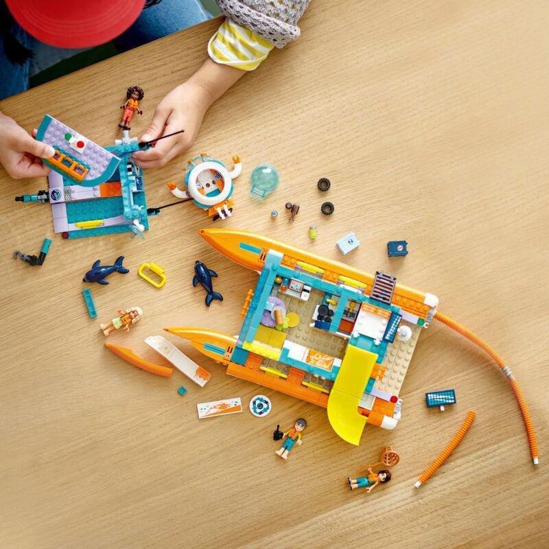 LEGO Friends Sea Rescue Boat Building Set 41734 (717 Pieces), , large image number 2