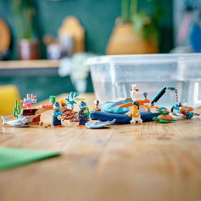 LEGO City Explorer Diving Boat Building Set 60377 (182 Pieces), , large image number 3