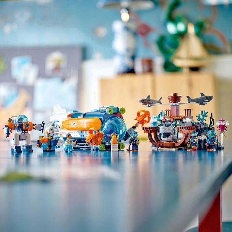 LEGO City Deep-Sea Explorer Submarine Building Set 60379 (842 Pieces), , large image number 3