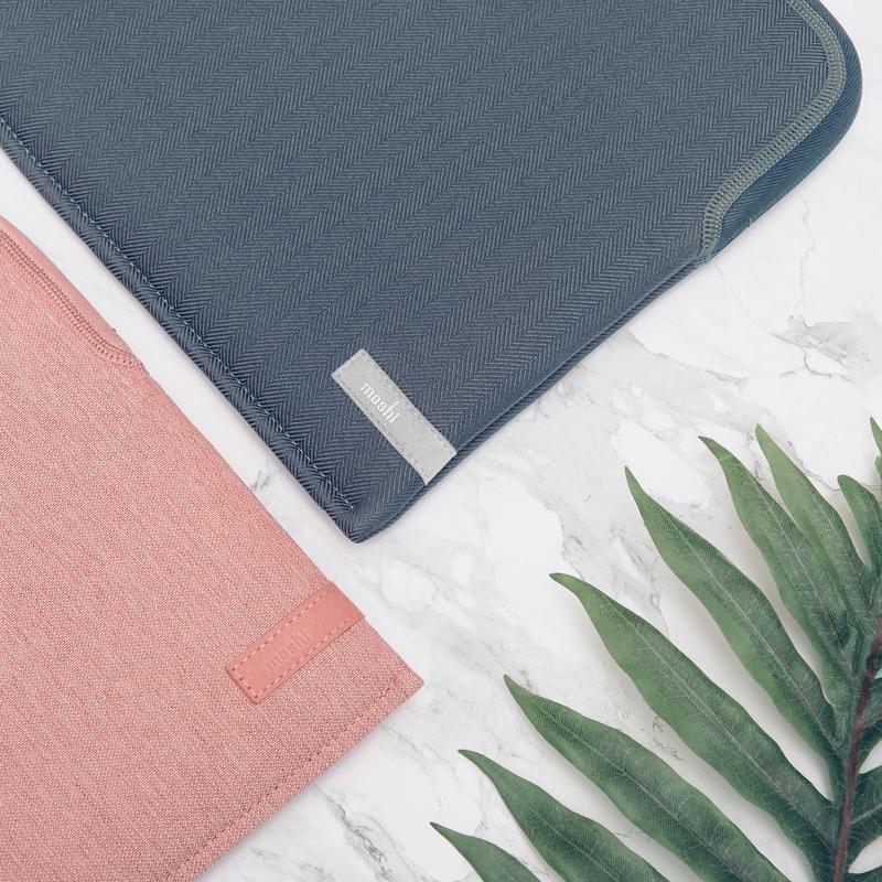 Moshi Pluma Sleeve Carnation Pink for MacBook Pro/Air 13-Inch, , large image number 2