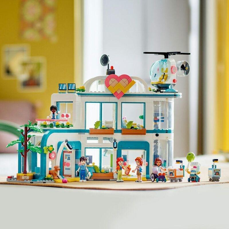LEGO Friends Heartlake City Hospital 42621 (1045 Pieces), , large image number 5