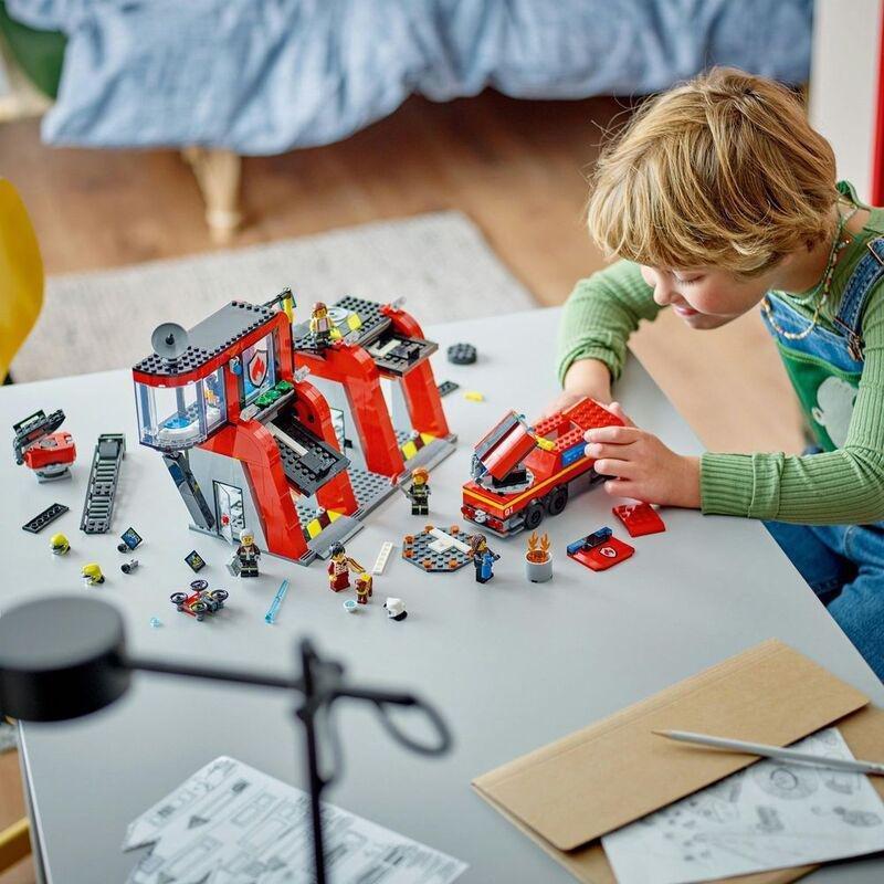 LEGO City Fire Station With Fire Engine 60414 (843 Pieces), , large image number 4