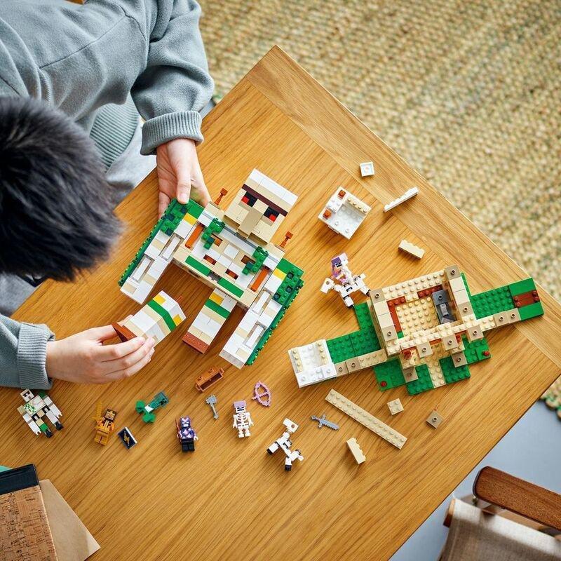 LEGO Minecraft The Iron Golem Fortress 21250 Building Toy Set (868 Pieces), , large image number 2