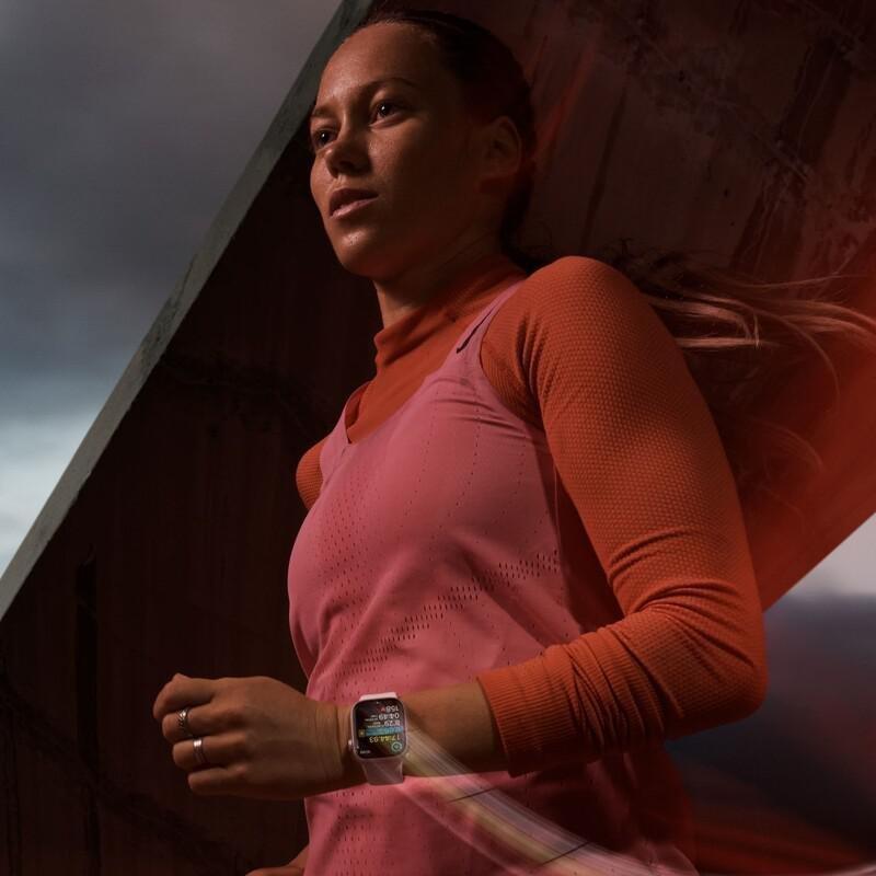Apple Watch Series 9 GPS 45mm Starlight Aluminium Case with Starlight Sport Band - S/M, , large image number 9