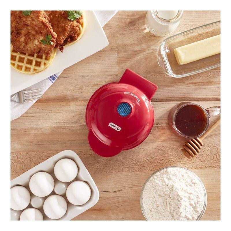 DASH - Dash Mini Waffle Maker Red