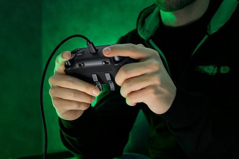 Razer Wolverine V2 Chroma Wired Controller for Xbox Series X, , large image number 3