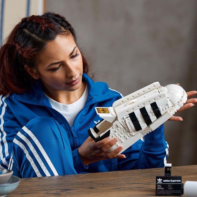 LEGO ICONS adidas Originals Superstar Building Kit 10282 (731 Pieces), , large image number 4